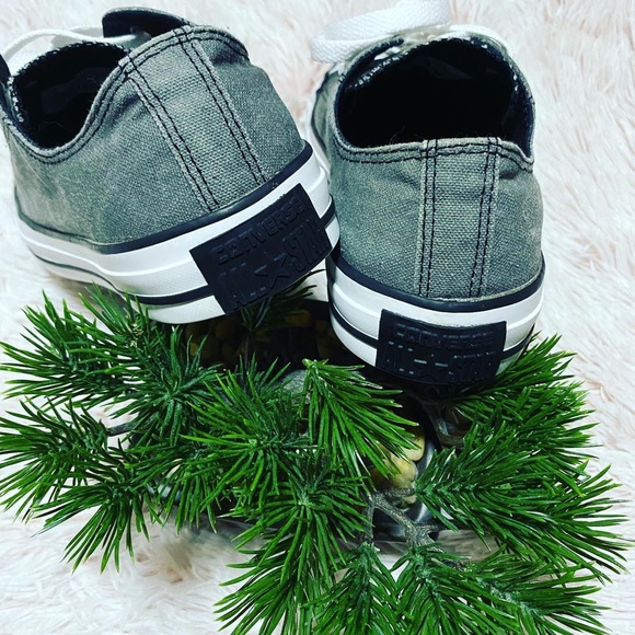 Converse - Picture 2 of 4